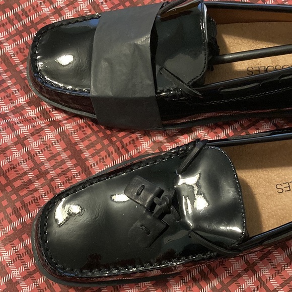 AEROSOLES Patent Leather Loafers with Square Leather Tassels - Picture 12 of 14